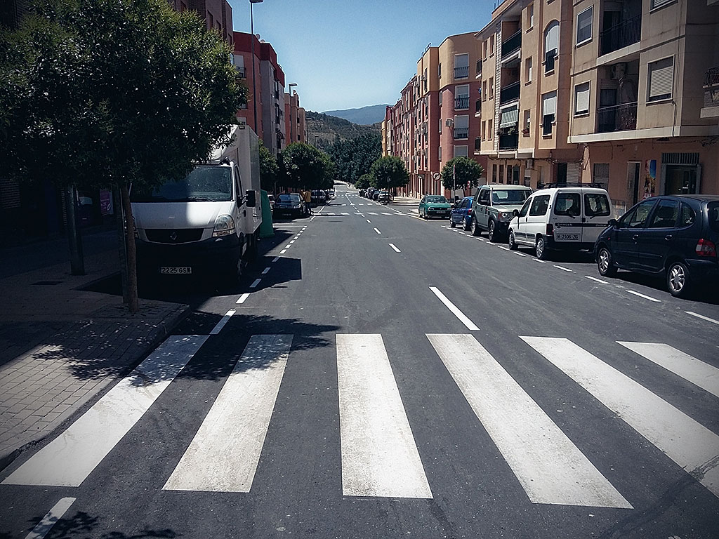 Refuerzo de firme en Avenida Azorín